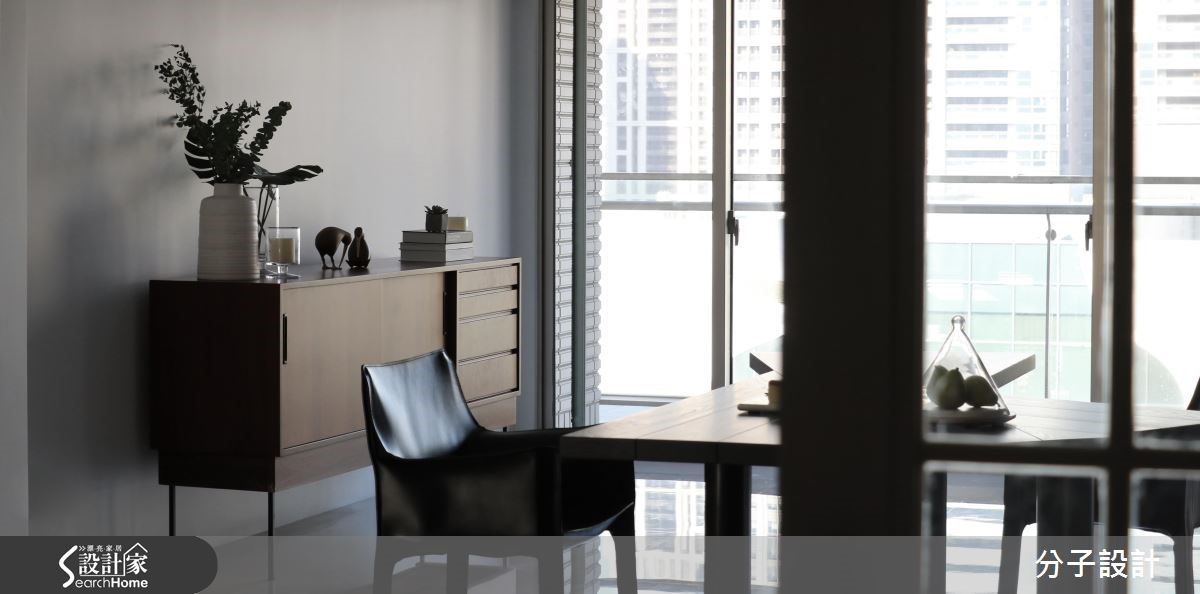 80 坪現代風居家，設計師透過格局重塑導入室外光源，